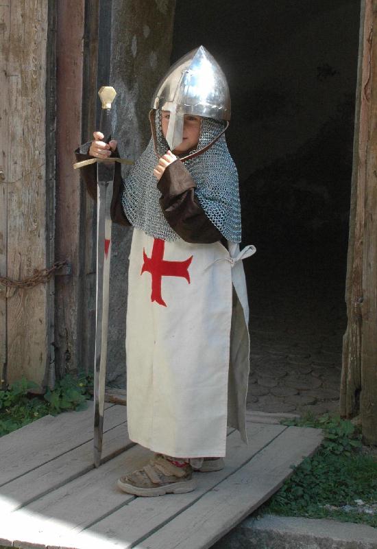 Tout petits, d&eacute;j�, les templiers &eacute;taient parmi nous - costumes les voyageurs du temps